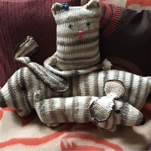 Hand Knit Sofa Friends - Picture 3 of 6